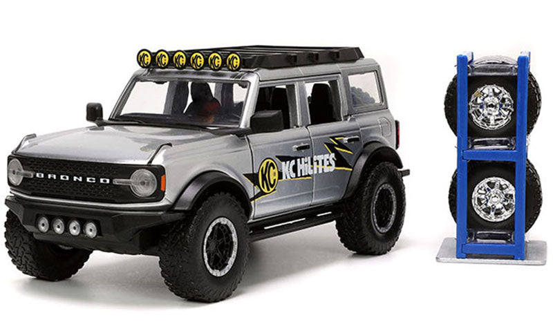 Jada 1/24 2021 Ford Bronco SUV w/Extra Tires & Rack (JAD33852)