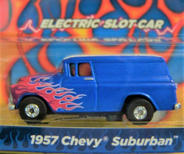 Auto World 1957 CHEVROLET SUBURBAN HO SCAL (SC353SUBURBAN)