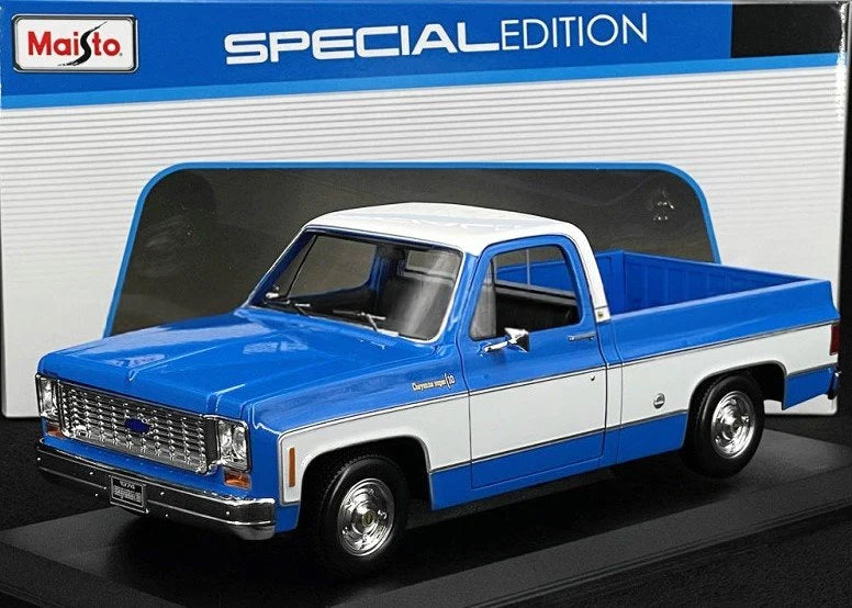 Maisto 1974 Chevrolet C-10 Pickup Truck Cheyenne Super Blue and White 1:18   (MAI31467)