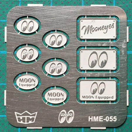 Highlight 1/24-1/25 Mooneyes Car Club Plaques (various designs) (HMO55)