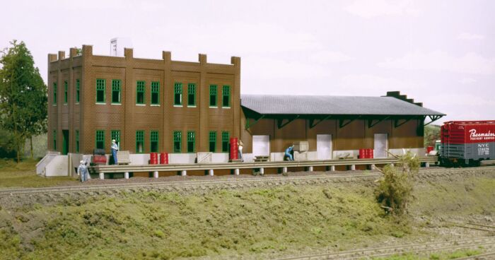 Walthers Water Street Freight Terminal -- Kit - 20-1/2 x 6-1/4" 52 x 15.8cm   (933-3009)