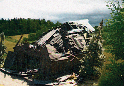 Branchline Fallen Barn w/Collapsed Roof - Laser-Art  N SCALE  (BRA849)